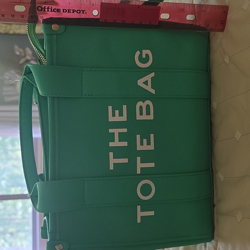 Vibrant Green Tote Bag by Marc Jacobs (COPY) - Picture 3 of 5